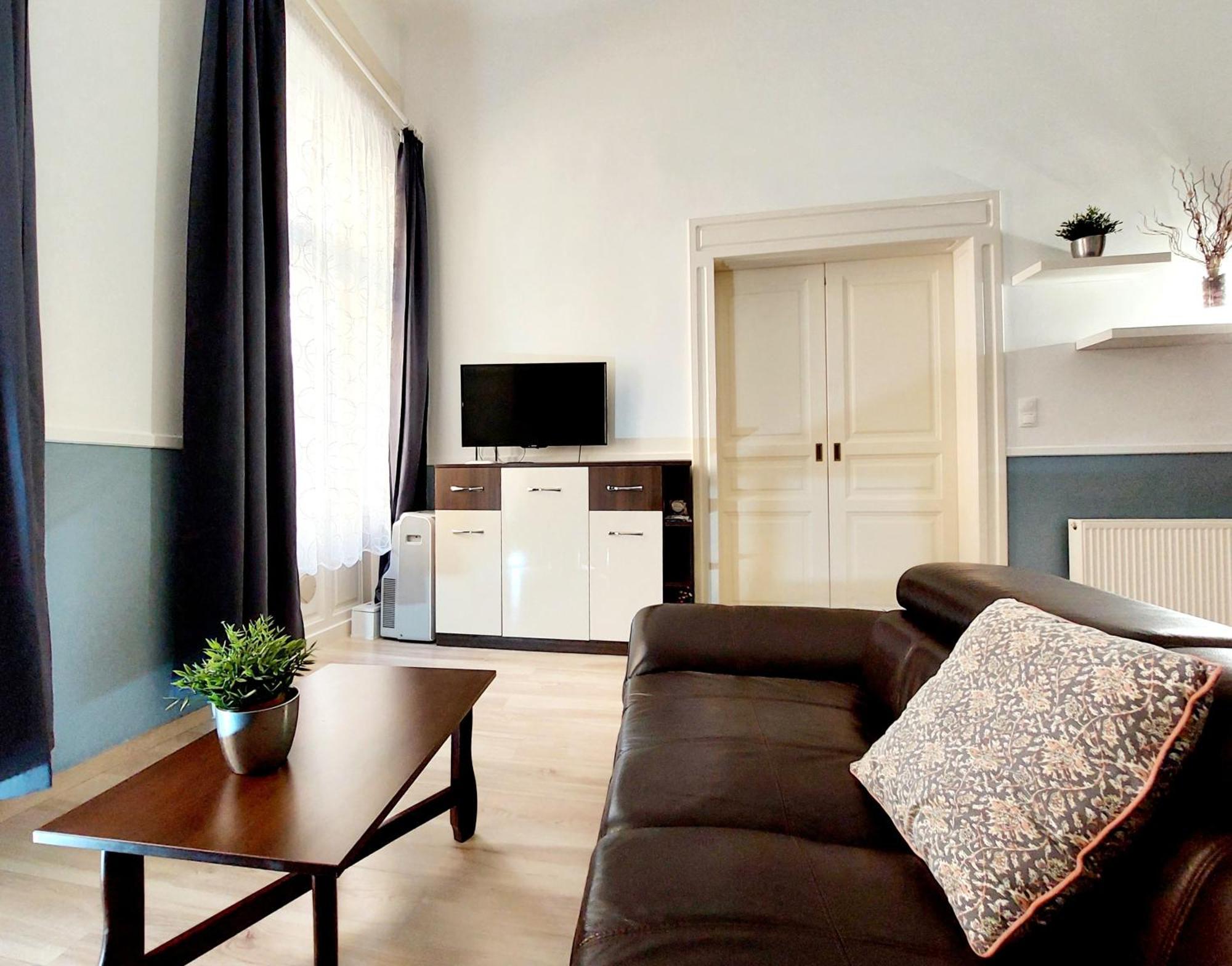 Eoetvoes Apartman Budapest Ngoại thất bức ảnh